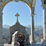 ispred spomenika Vladike Danila na Cetinju